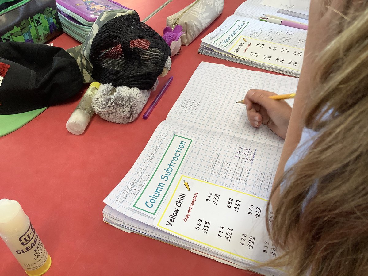 llanrhidianp's tweet photo. #LlanPysgodyn learning how to do column addition π #LlanNum https://t.co/TU1XGaH7JG