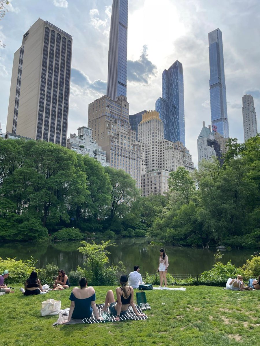 RhexClark's tweet image. good weather! Go to the park with your friends and feed the fish