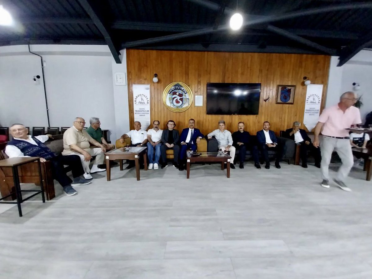 LBayraktar54's tweet photo. 📌 Sakarya Trabzonlular Derneği

Birlik ve beraberliğimizin pekiştiği bu güzel bayram gününde, Sakarya Trabzonlular Derneğinde düzenlenen bayramlaşma programına katılarak hemşehrilerimizle bayramlaştık. https://t.co/FqiyMzd8DQ