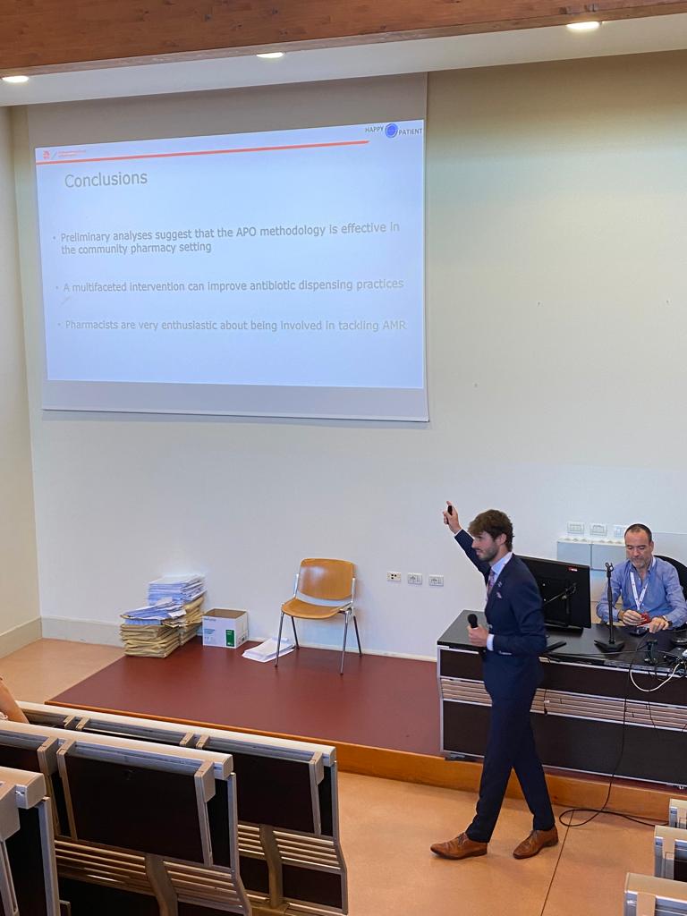 Happy_Patient's tweet photo. 🔵⚫️ Today, Maarten Lambert from the HAPPY PATIENT team presented the preliminary results of our project in community pharmacies at the @EuroDurg  Scientific Meeting held in Bologna, Italy 

#EuroDURG2023 #research #AMR #EU3Health #antibiotics

1/4
👇 https://t.co/01BV6ugJJT