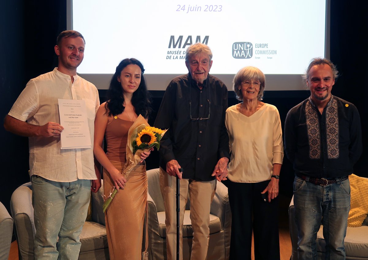 Gadagne_mam_mhl's tweet photo. Samedi 24/06, Roman Rudenko a reçu le Prix Michaël Meschke au #MAMLyon, "en  support à la renaissance du Théâtre de #marionnettes de Marioupol et sa créativité continuée" #Ukraine
➡https://t.co/5vwRLj1dWX https://t.co/V7z4X8i5Pq