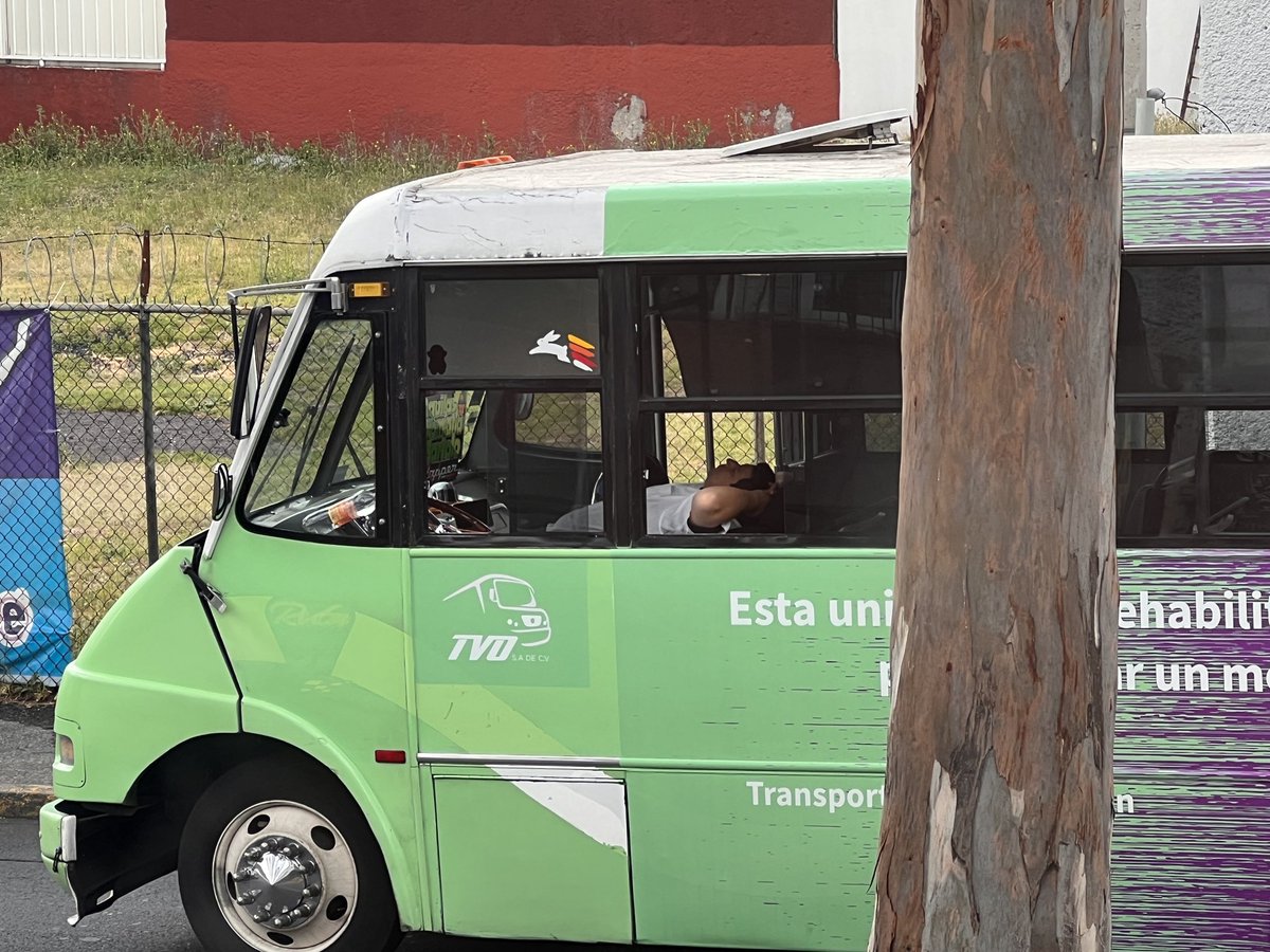 monimoaguirre's tweet photo. ¿Desde cuándo Calz. De las Águilas a la altura de Cormoranes se convirtió en estacionamiento de la ruta 57? Donde además, los choferes lo ocupan para dormirse.
@PORLASAGUILAS @LasAguilasCDMX @lialimon @andreslajous @EnlaceTAguilas https://t.co/8pn8txQBRe