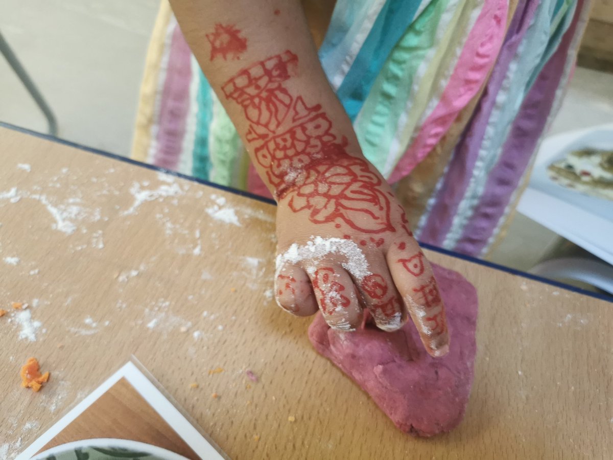 The children were very excited to tell us about their Eid celebrations. We made Eid sweets using playdough.