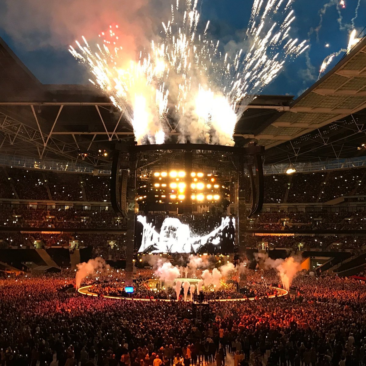 6 years ago today, @Adele's The Finale smashed Wembley Stadium's attendance record, with 98,000 people in a night, breaking the existing record of 92,000 set by U2’s 360° tour in 2009.