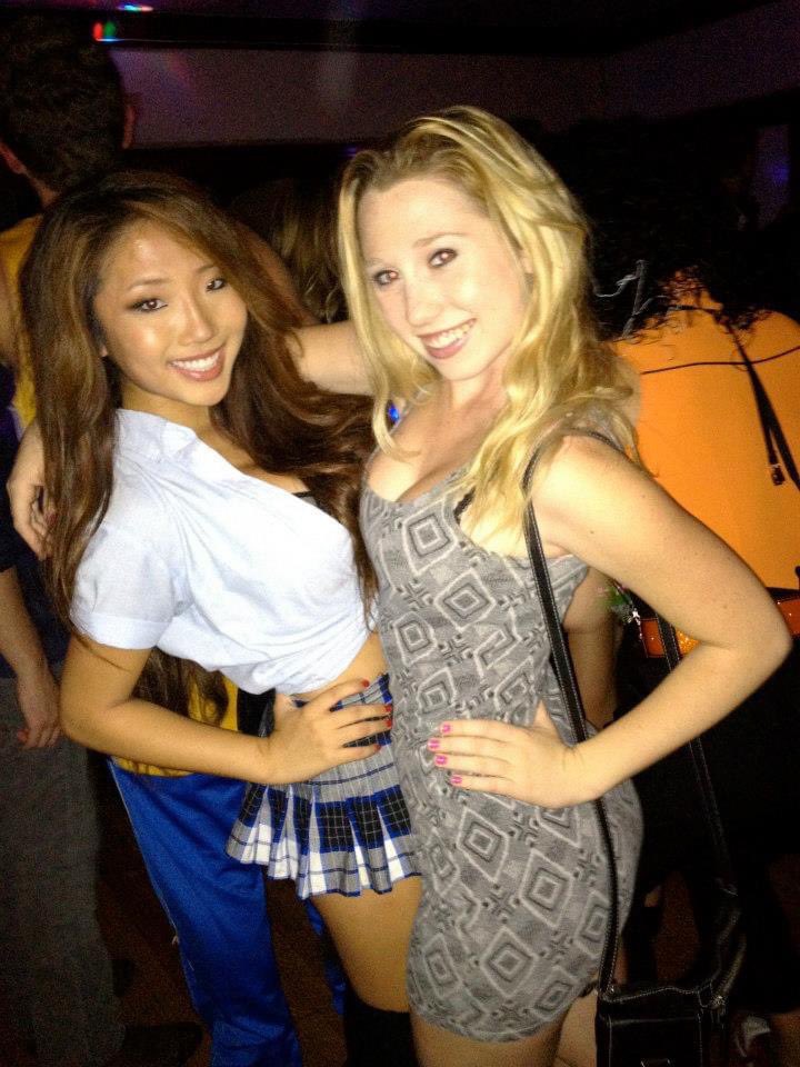 TiffanyFong's tweet photo. heading to LA for @emmevibe’s bday. here are some TRASHY college freshmen photos of us at USC 😂 https://t.co/n1cZy29J8a