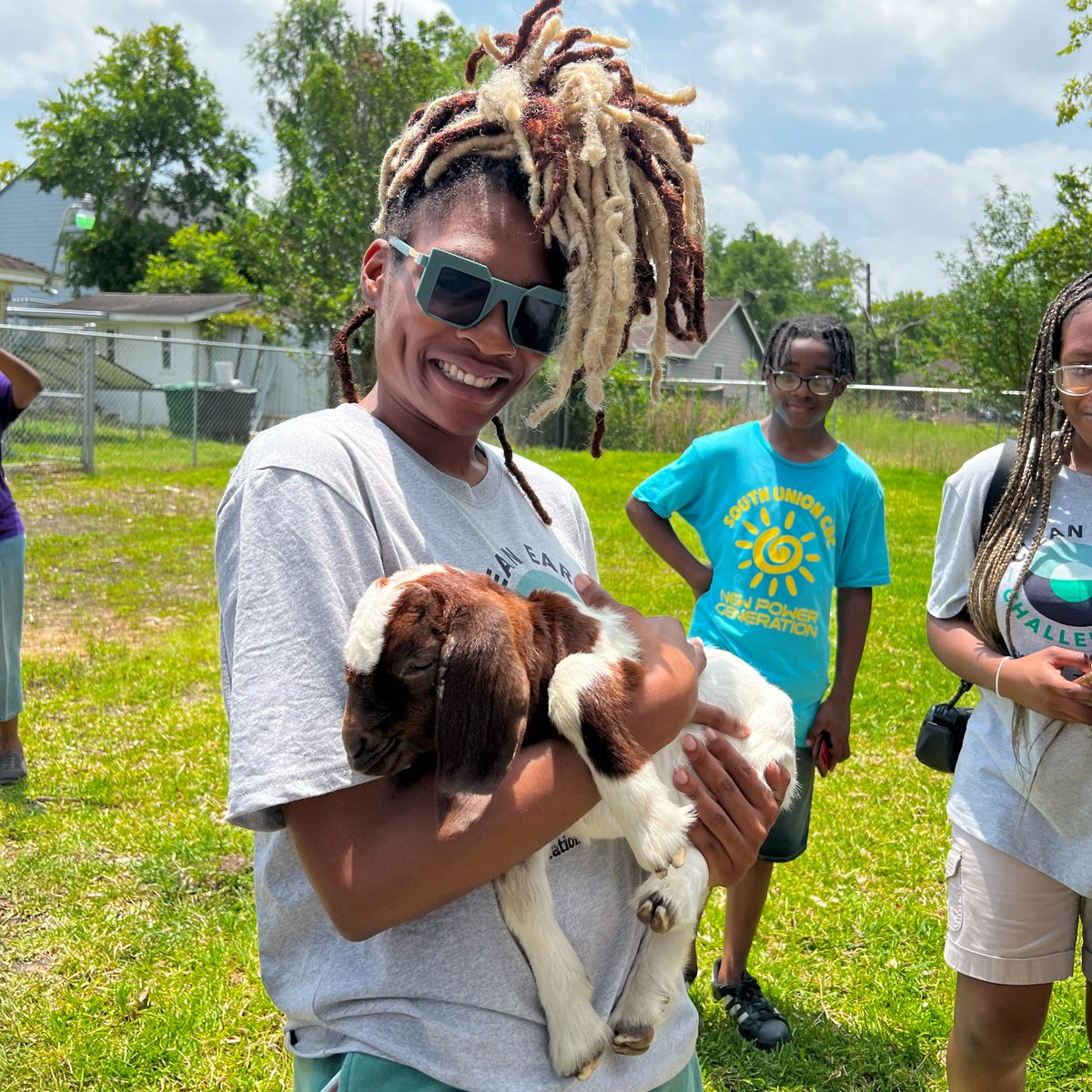 EarthTomorrowUS's tweet photo. The 2023 Houston Earth Tomorrow Summer Institute was a success!🌍 

The institute was jam-packed with outdoor activities, team building, a career fair, and environmental justice lessons. A huge thanks to all our partners!

#EarthTomorrowHouston #ETSI2023 #EnvironmentalJustice https://t.co/XmuwzVMoND