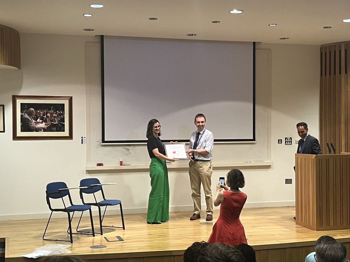 Congrats to Dr Geri Lynch from @BristolARU for winning the oral presentation prize at the @UKPleura Research Day for her excellent presentation on the clinical and pathological features associated with survival and disease progression in #mesothelioma!!