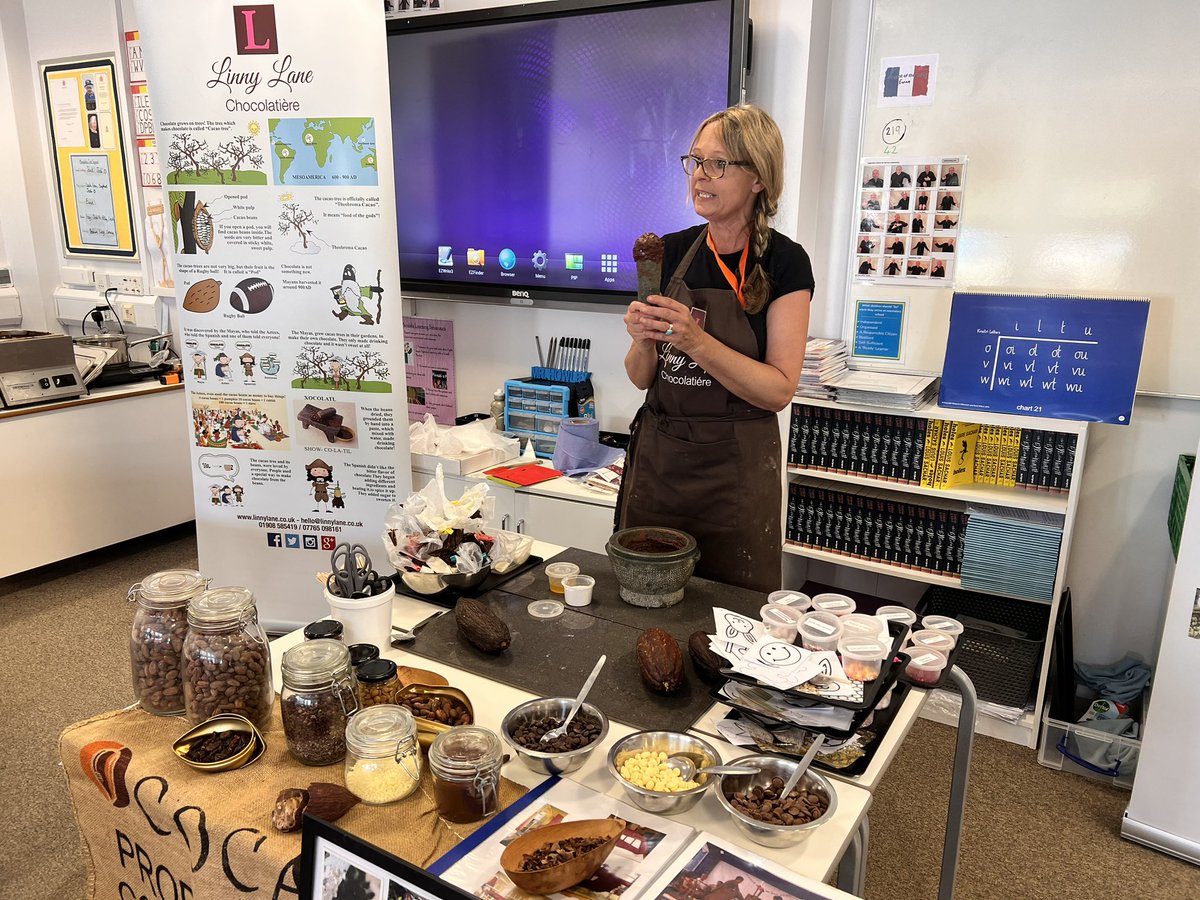 SDSPrimary's tweet photo. The children today had a fabulous time at a chocolate workshop with the amazing @LaneLinny The children learned about the process of making chocolate from cocoa beans and were able to make their own chocolate lollies too. A great science, DT and geography experience for all! https://t.co/JY7CzCGJSl