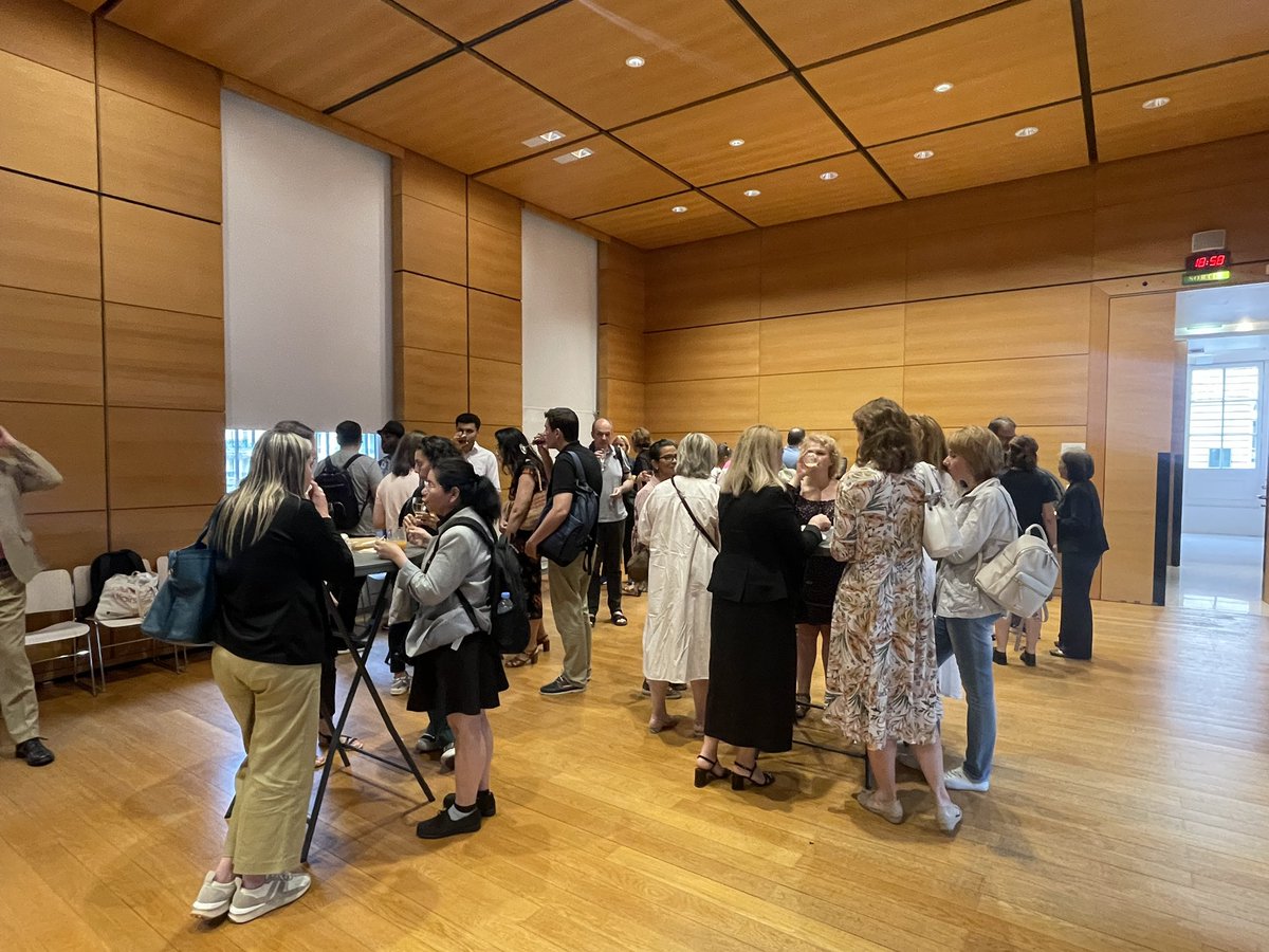 Après une série de #témoignages, agrémentée de nombreux #conseils et de riches #échanges,  il est temps pour les lauréats, les équipes organisatrices <a href="/ABG_Asso/">ABG</a> et @Programme_PAUSE, ainsi que les intervenants de partager un temps convivial mérité autour d'un cocktail 🥂🍾