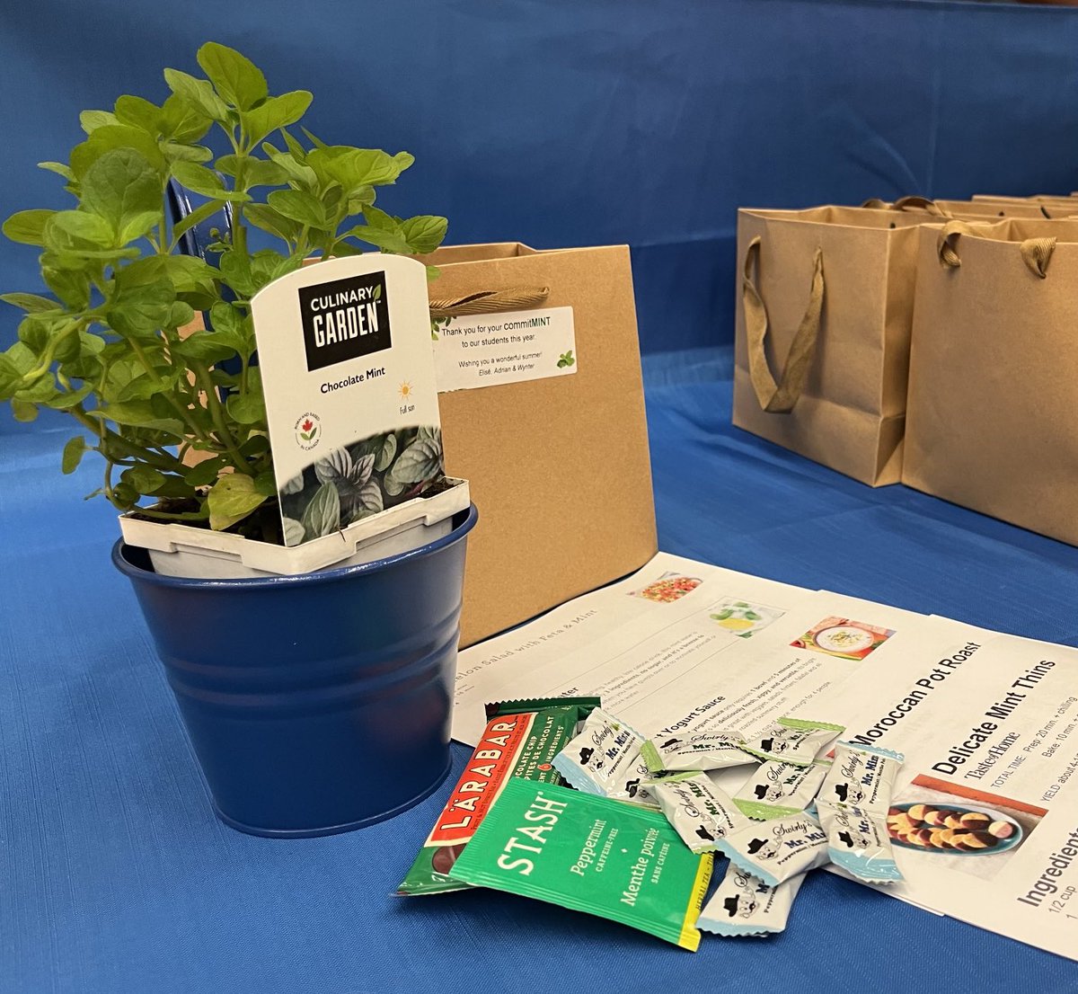 A huge thank you to the ⁦<a href="/CNBCubs/">cnbcubs</a>⁩ staff for all their support of our Ss this year. #caringcommunities ⁦<a href="/SD23News/">Central Okanagan Public Schools</a>⁩