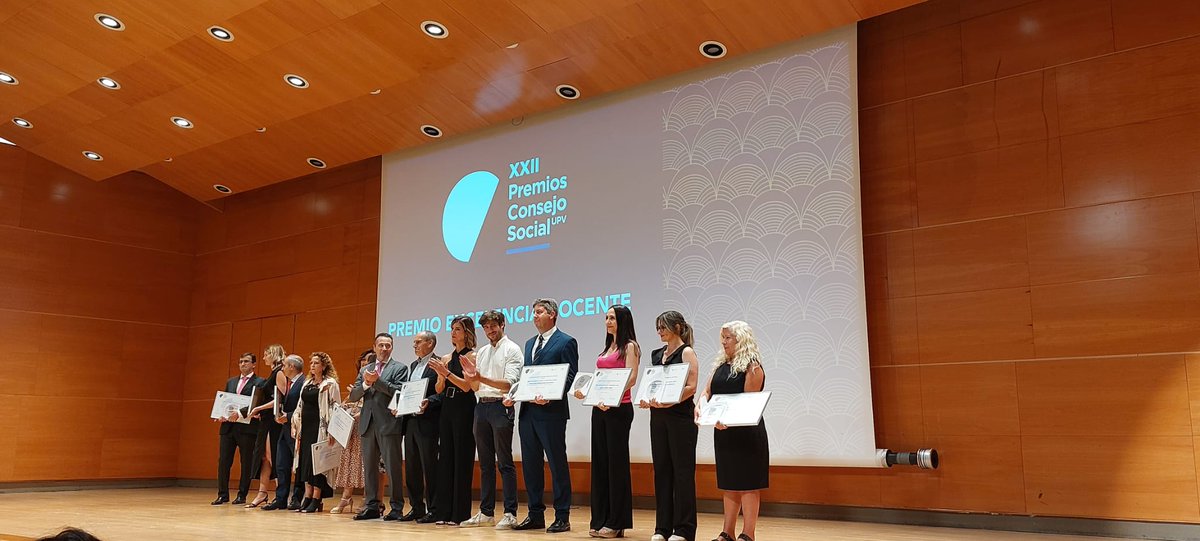 Gracias a los profesores que tienen como prioridad que sus alumnos aprendan y sean felices #Excelencia #Felicidad #PremiosConsejoSocialUPV <a href="/UPV/">Universitat Politècnica de València</a> <a href="/UprofesValencia/">Unión Profesional Valencia</a> <a href="/COGITIValencia/">COGITI Valencia</a> <a href="/MesaIngValencia/">Mesa de la Ingeniería Valenciana</a>  <a href="/womanation_es/">Womanation Congress</a>