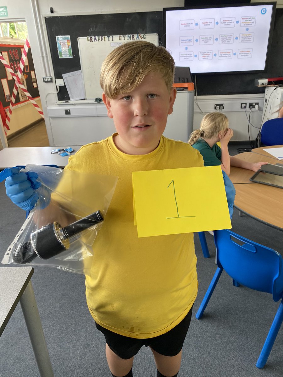 mrmilesmps's tweet photo. Year 5 have loved using their digital forensic techniques to search for and catalogue the digitial evidence left at the crime scene! https://t.co/HzzKKtuTv6