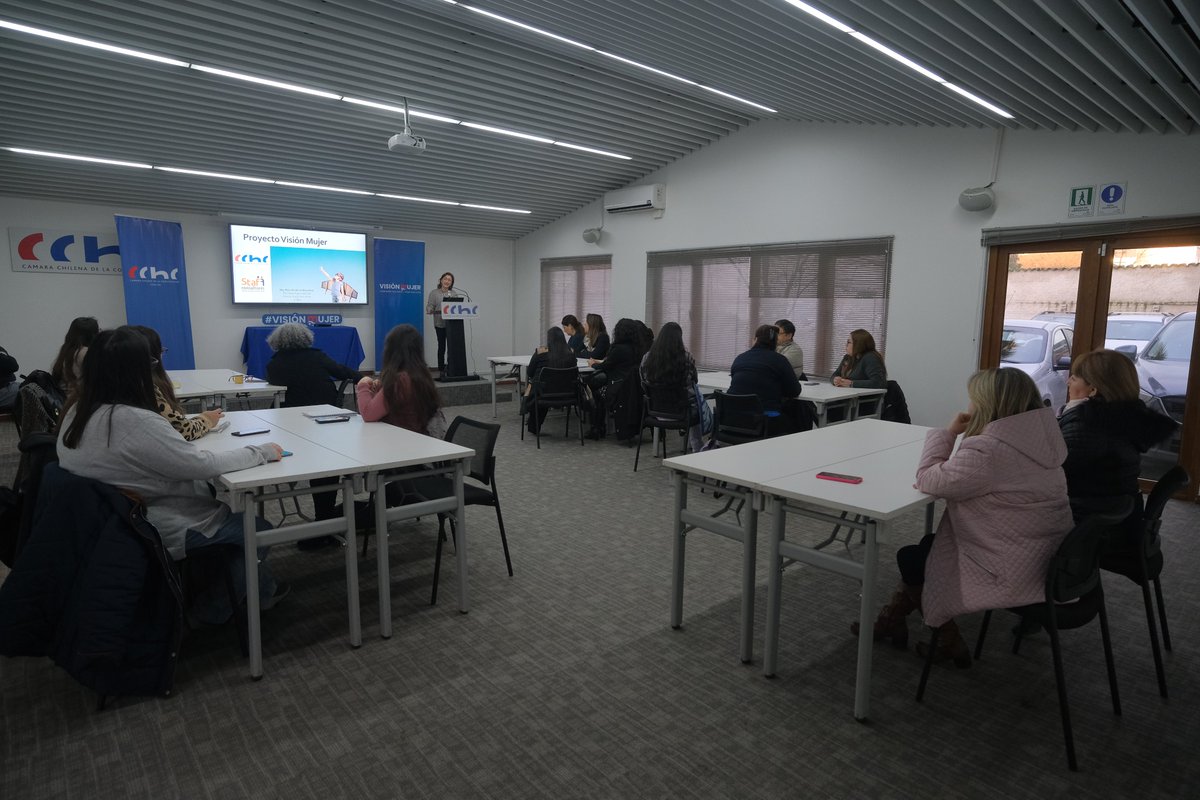 CChCChillan's tweet photo. Este miércoles se realizó la presentación oficial de los proyectos de coaching “Mujer Lidera” y “Mujer Participa”, desarrollados por la Comisión Mujeres de la sede, los cuales buscan entregar herramientas de desarrollo y gestión a trabajadoras de las empresas socias de la sede. https://t.co/Cf6uEuncaj