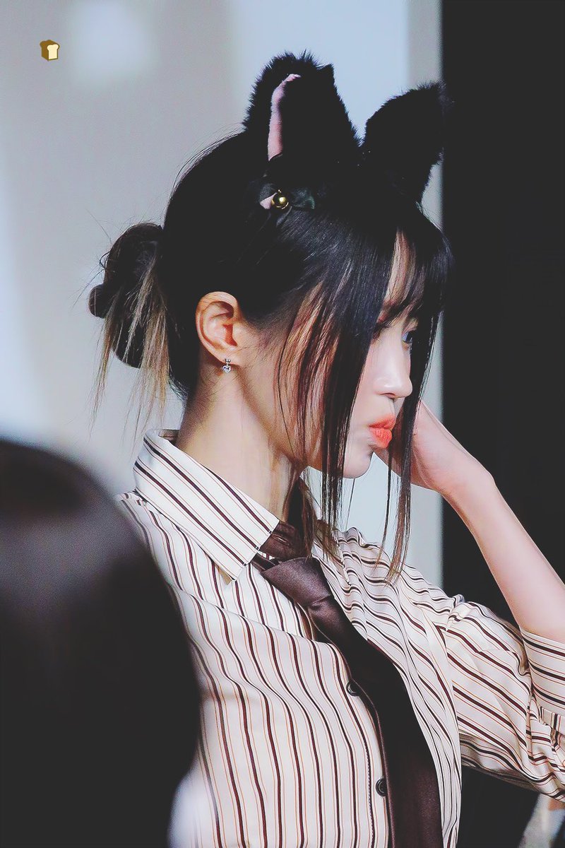 230629 #프로미스나인 #fromis_9 #송하영 <a href="/realfromis_9/">fromis_9 [프로미스나인]</a> 

이세계 바리스타☕️