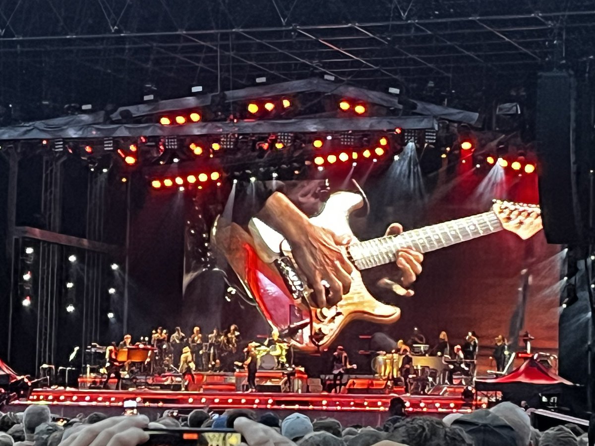 MartinKlasson's tweet photo. @azsweetheart013 @nilslofgren Sure he was. What att teamplayer #maestronilslofgren https://t.co/UFOVp2Jsm5