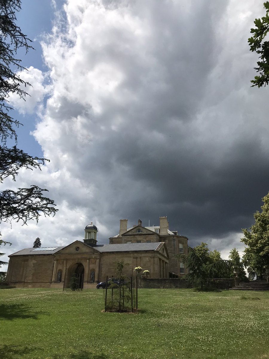 JYparadoxchild's tweet photo. #buscot #garden #oxford https://t.co/CtCHs0I8pY