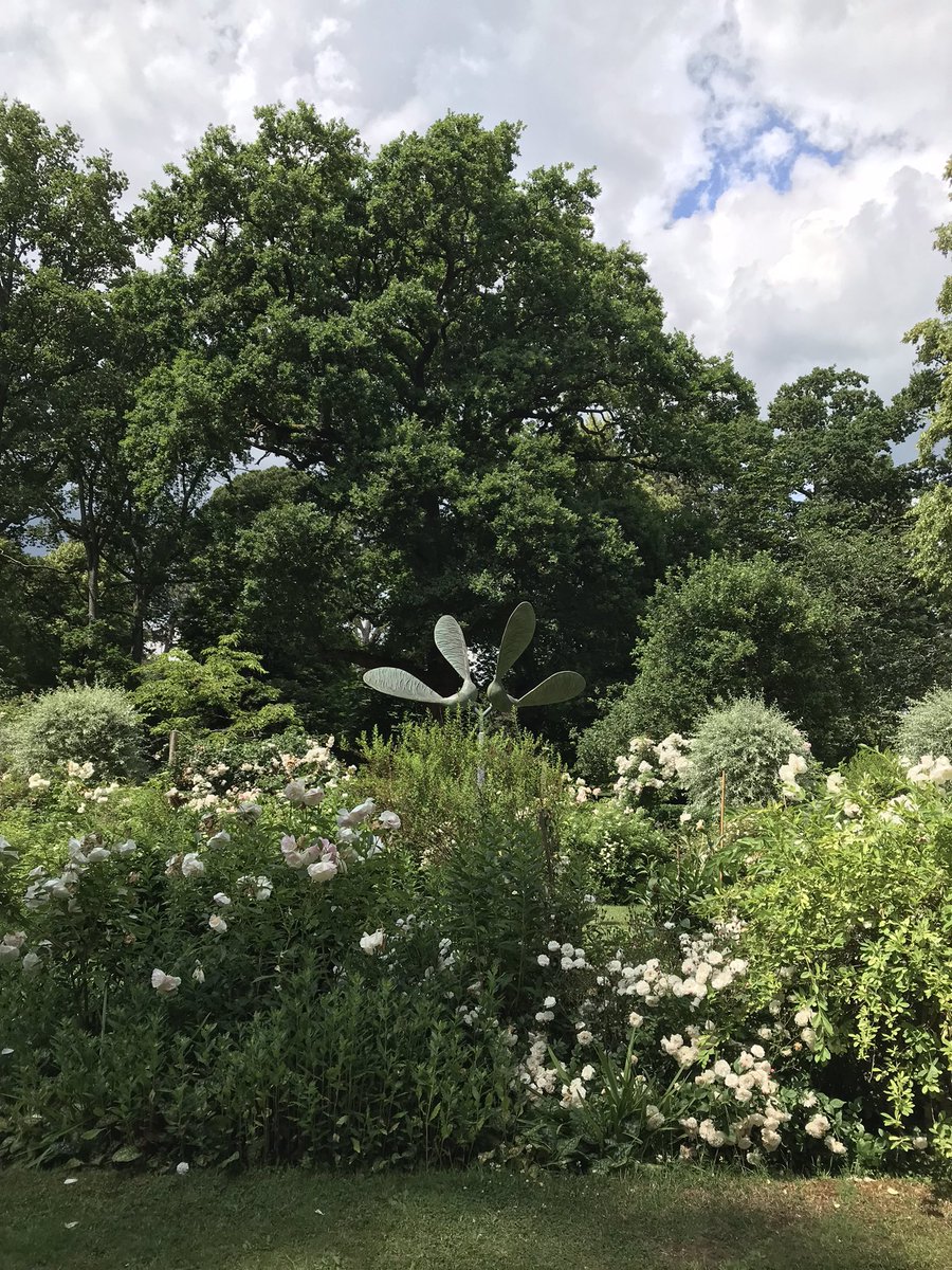 JYparadoxchild's tweet photo. #buscot #garden #oxford https://t.co/CtCHs0I8pY