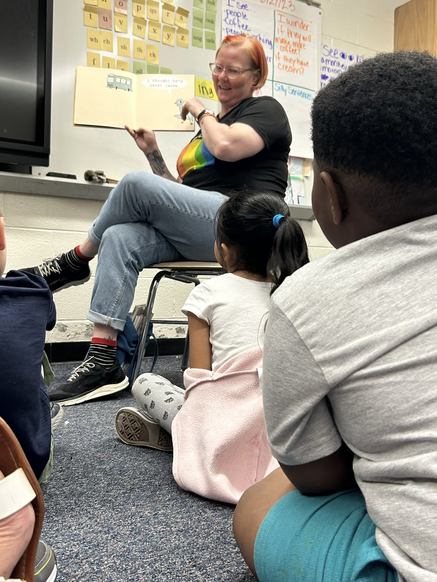 SouthwardIn2nd's tweet photo. We LOVE Ms Kalb and we LOVE when she reads @The_Pigeon books! @MoWillems #ccsreadandgrow https://t.co/UGV0gGmI4W