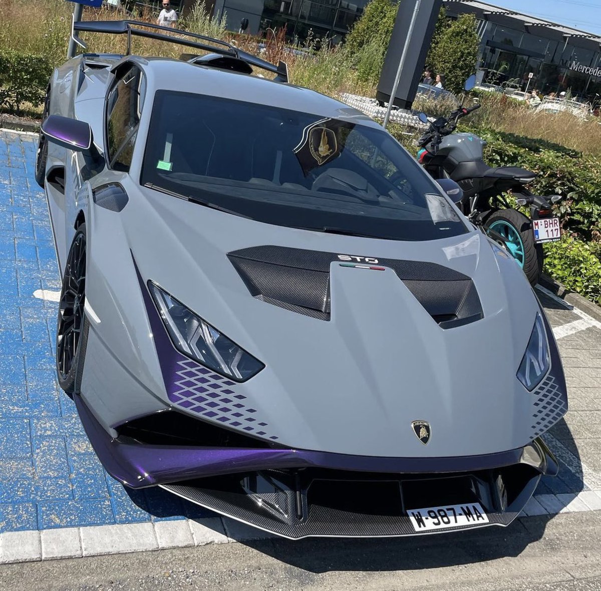LamboCIub's tweet photo. Grigio Telesto Huracan STO https://t.co/xLpq5aUtc7