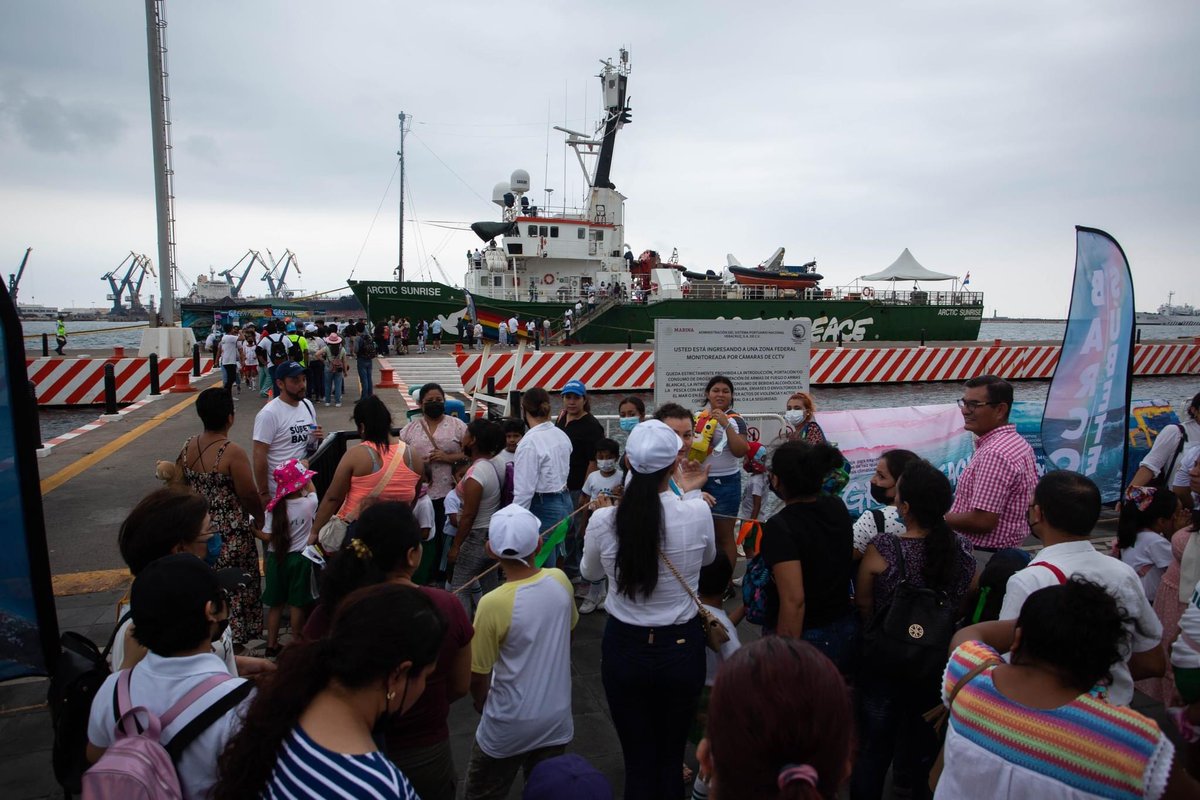 JesusVilchesAC's tweet photo. #AccionesporelPlaneta El Lic. Alejandro Olivas Titular de la Sede en Chihuahua en representación del Presidente de la Fundación, estuvo participando como voluntario en Veracruz en el Open Boat del Artic Sunrise atendiendo a la campaña #ProtegeLosOceanos
#MarAfuera #Greenpeace https://t.co/EgvDyzALI9