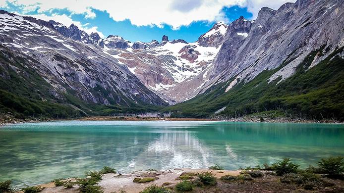 ViajayVuela_MX's tweet photo. ¿Dónde está el fin del mundo? 
Se dice que en Ushuaia empieza o termina el mundo, es considerada “la puerta de entrada a la Antártida”. Está ubicada en la Isla Grande de Tierra del Fuego, Argentina. Un lugar con paisajes espectaculares, glaciares y lagos.
#Ushuaia #Argentina https://t.co/er86BMDV3o