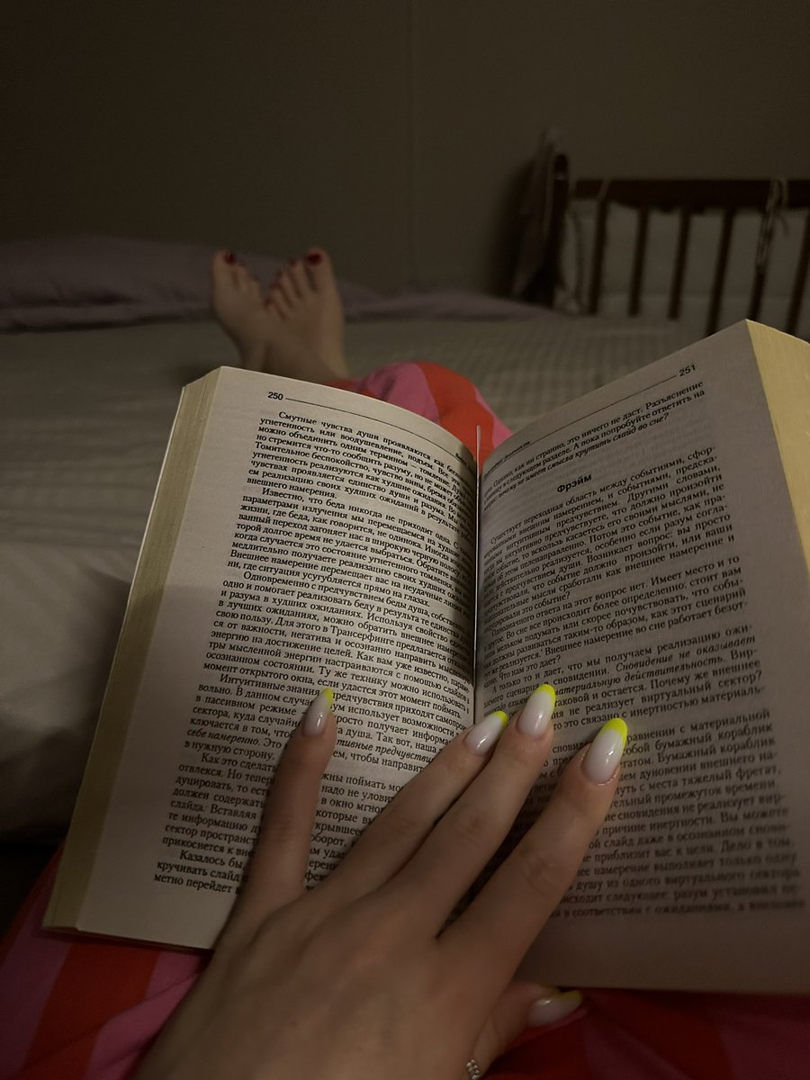 mila_art_draw's tweet photo. Good night, #faaam ! Reading books is my relaxation. It's incredibly soothing and enriching https://t.co/bDnYlA6DCX