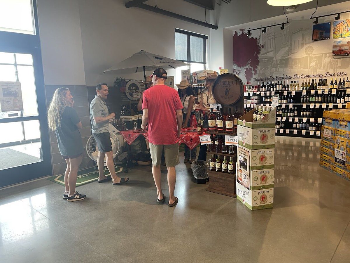 Throwback to last week when the Pendleton Posse stopped by for a visit at the Keokuk location!

Pendleton whiskies use time-honored methods of oak barrel aging for a rich, complex flavor and an uncommonly smooth finish. Available at all Lakeville Liquors locations. 🤠 🐎 🥃