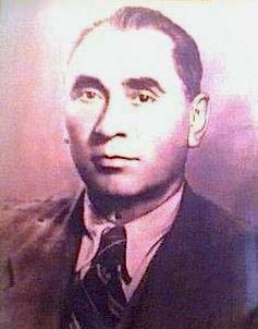 BayraktarOr's tweet image. “ÇAYIN BABASI”NIN KEMİKLERİ SIZLIYOR

Zihni Derin...Kimya, ziraat, jeoloji öğretmeni. Milli Mücadele hükümetinin İktisat Bakanlığında ilk Tarım Genel Müdürü.

Rize ve çevresinin geçim derdine çözüm arıyordu.1923'te geldiği Rize’de incelemeler yaptı.15 dekarlık arazi araştırmaları…