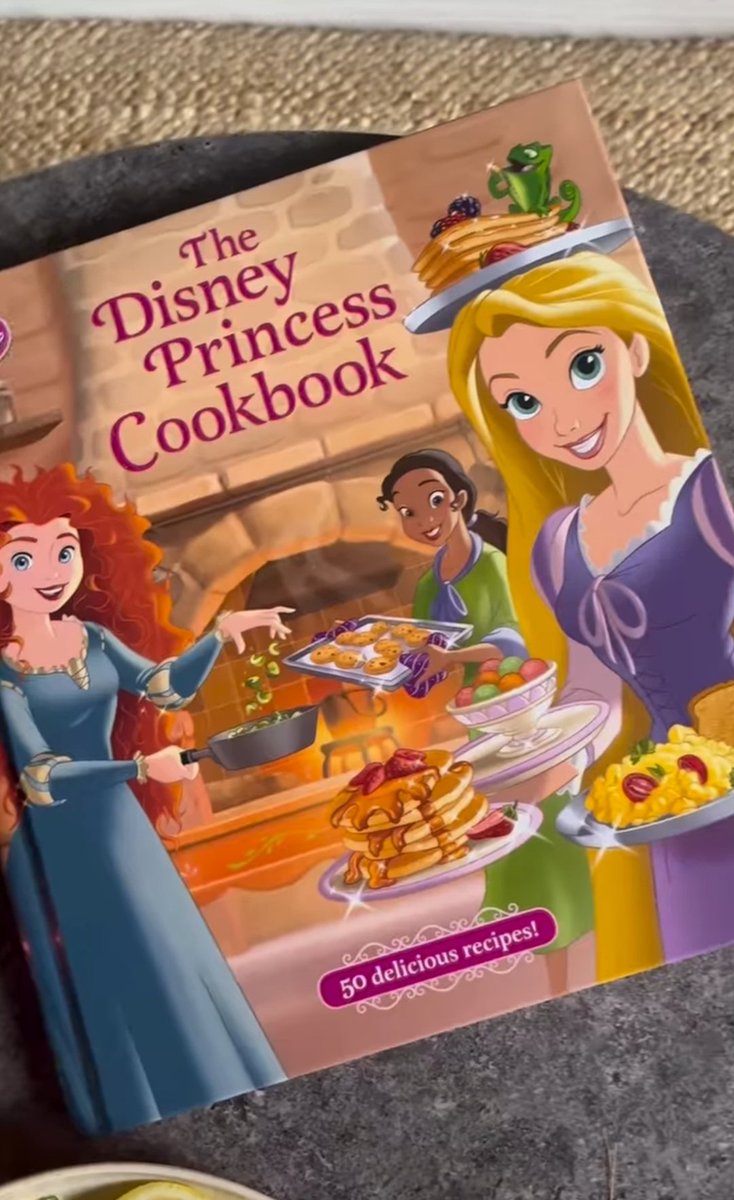 I need disney food cookbook so bad T_T
