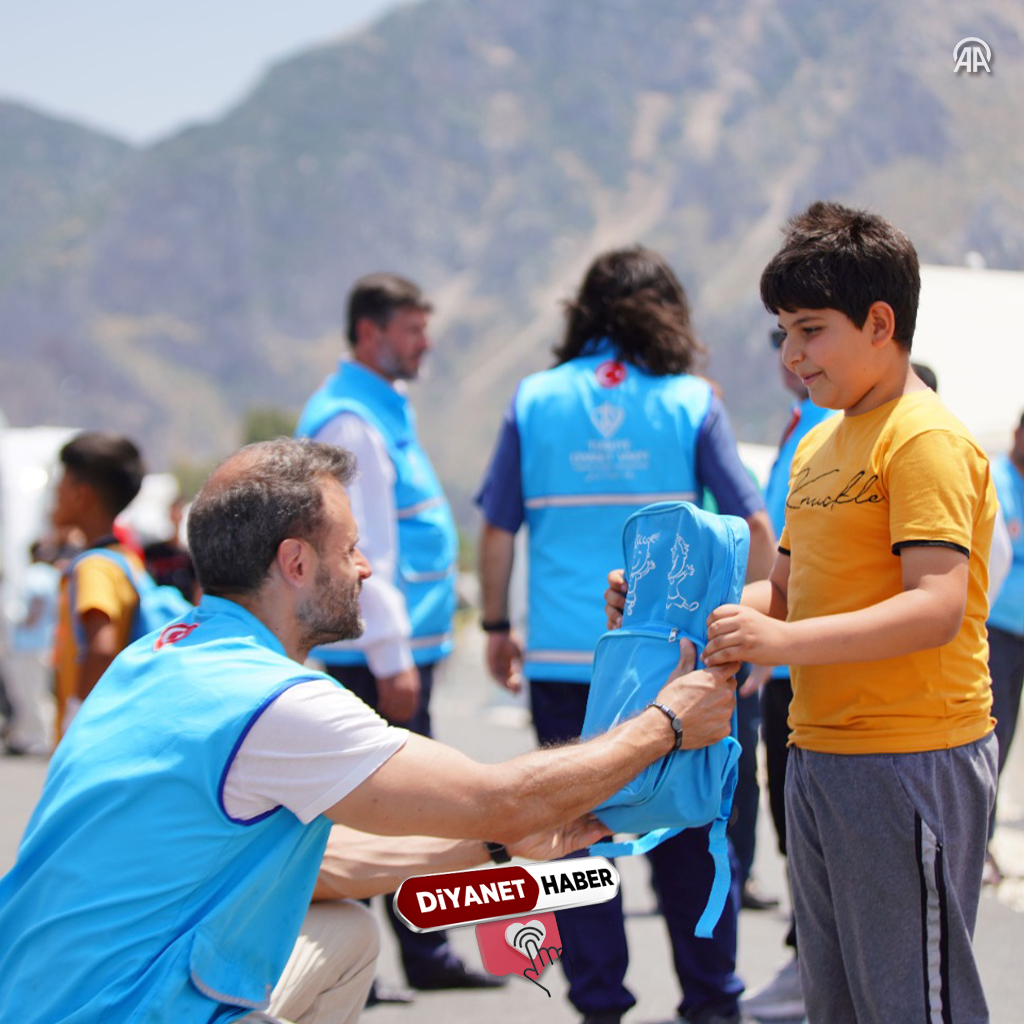 Türkiye Diyanet Vakfı, 316 binden fazla depremzedeye kurban eti ulaştırdı
Diyanet ile "#KurbanınıPaylaş Kardeşinle Yakınlaş" temasıyla vekaletle kurban kesim organizasyonu düzenleyen TDV, afetin yaşandığı şehirlerde 316 binden fazla depremzedeye kurban eti ulaştırdı.