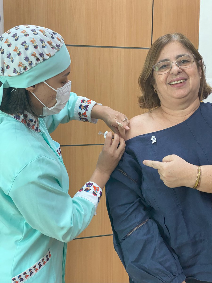 cidagmulher's tweet photo. Dia de muita consciência coletiva aqui no #MMulheres! Primeiro várias colaboradoras, colaboradores e eu tomamos a vacina quadrivalente para H1N1, sem tempo para negacionismo
E rolou parabéns para os aniversariantes do mês em clima de festa junina. Equipe integrada e boa de garfo https://t.co/F402ub9u4V