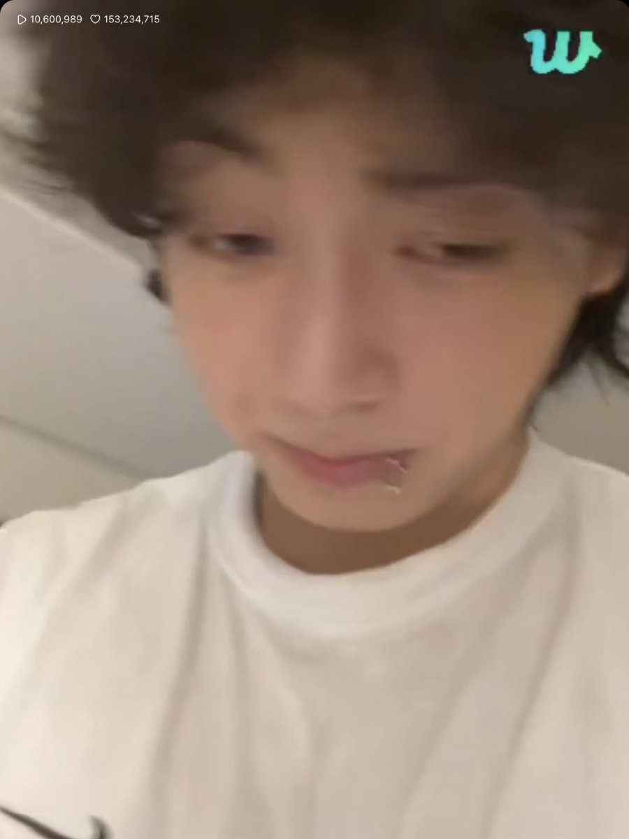 jooniekisser's tweet photo. i cannot fucking stop laughing at this jungkook screenshot help mekduwkhwkwhwkwhw https://t.co/uYsBXrdwGb