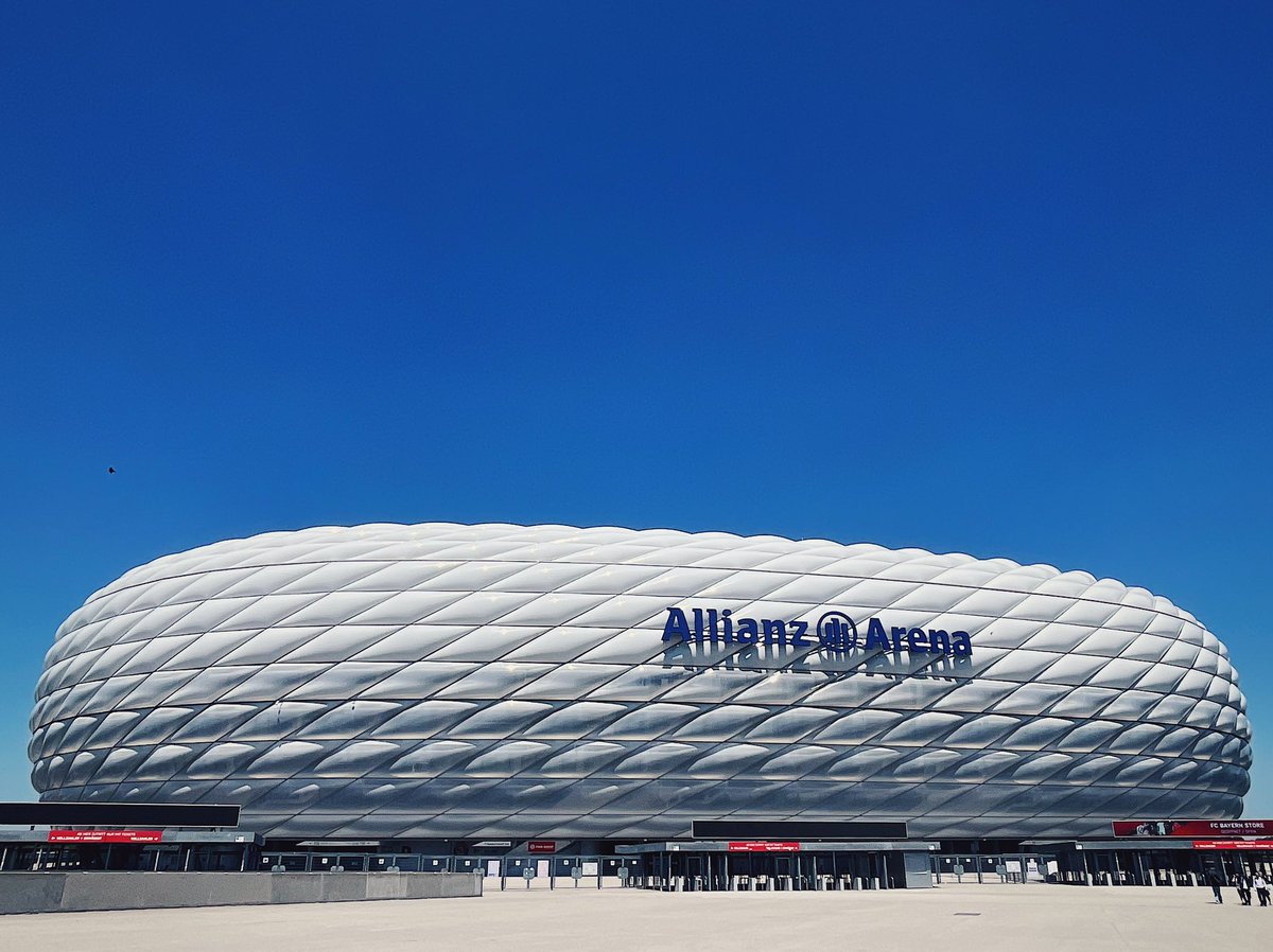 1syamsulariff's tweet photo. The outer facade of the #AllianzArena in Munich, Germany is made up of inflated ethylene tetrafluoroethylene panels. These translucent panels allow for unique lighting effects as they can be illuminated in various colors making the stadium easily recognizable, especially at night https://t.co/6iI4PdKNn6