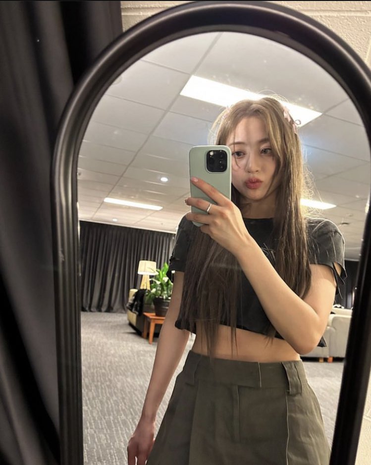 hii! looking for interactive moots🤝
 
not new to #stantwt or #kpoptwt 

- 19/04
- they/them
- mainly twice, g-idle, everglow, mamamoo(+), bp, nmixx..! (etc…)  
- multistans… ily!!🫶

 ♡ / ↺ pleasee!