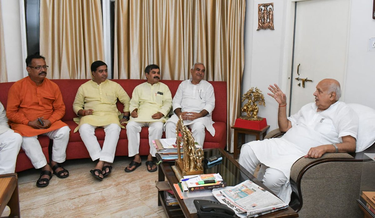 spshahibjp's tweet image. आज लखनऊ स्थित अपने शासकीय आवास पर पूर्व विधायक श्री संजय यादव जी एवं आये हुये आगन्तुकगणों से भेंट की...!!!