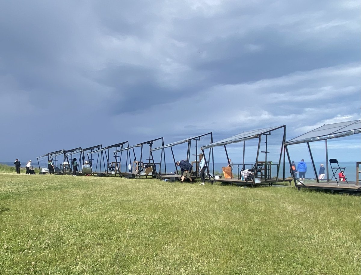 What a fantastic afternoon! Getting the chance to see so many keen artists braving the Scottish turbulent weather at #DunnotterCastle 😆 stunning outcomes which I won’t share … you’ll have to watch #LandscapeArtistOfTheYear