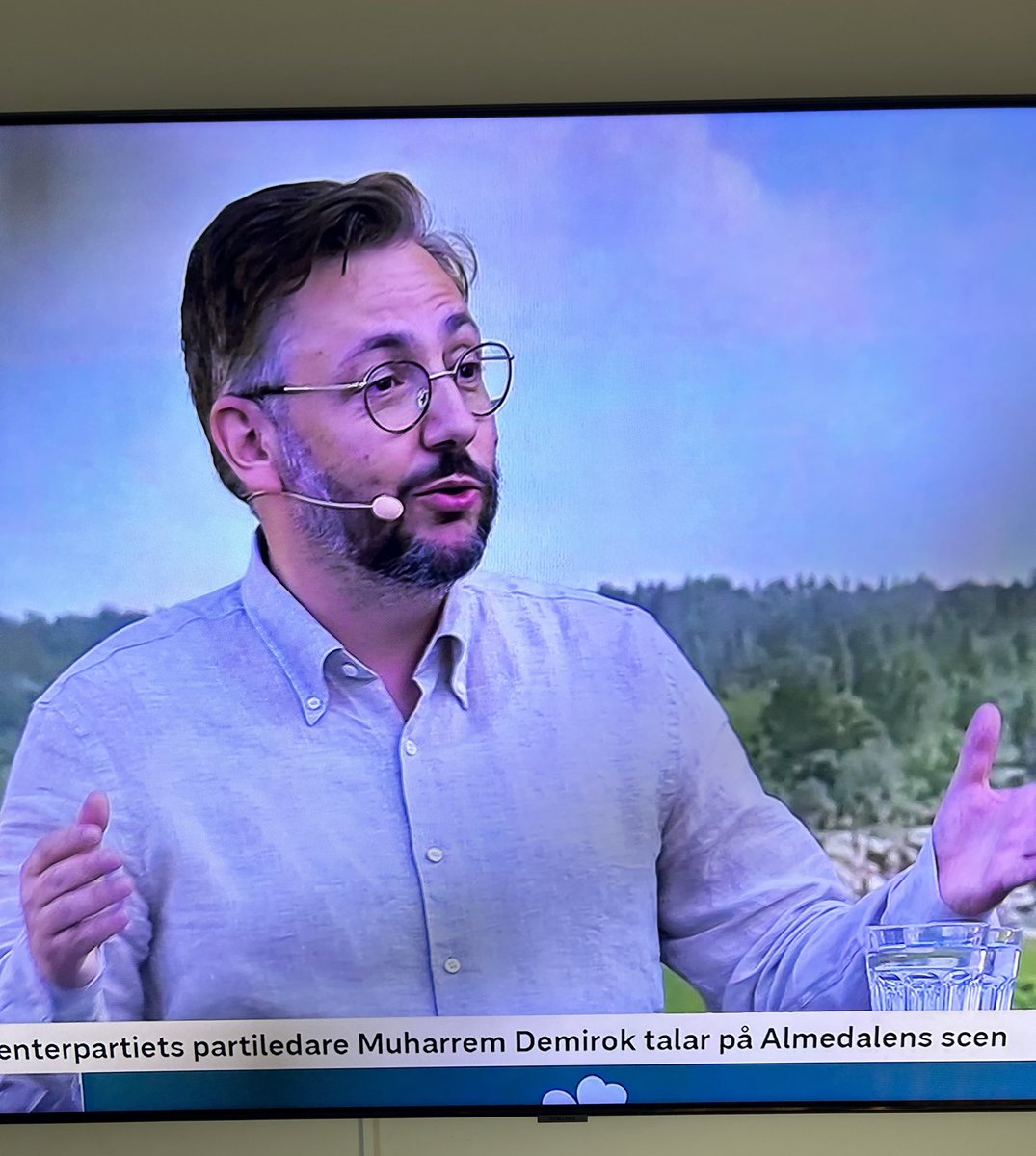 Annie Lööf (@annieloof) on Twitter photo Ett mycket personligt och varmt tal av <a href="/MuharremDemirok/">Muharrem Demirok</a> om vikten av att kunna göra livsresor, om framtidstro och en politik för möjligheternas liberalism.
Sverige ska bli världens bästa land för livsresor, ett hoppfullt tal <a href="/MuharremDemirok/">Muharrem Demirok</a>! Ett mycket personligt och varmt tal av <a href="/MuharremDemirok/">Muharrem Demirok</a> om vikten av att kunna göra livsresor, om framtidstro och en politik för möjligheternas liberalism.
Sverige ska bli världens bästa land för livsresor, ett hoppfullt tal <a href="/MuharremDemirok/">Muharrem Demirok</a>!