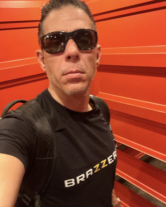 Vegas baby https://t.co/2MER7kEQXE<a href="/tag/nationalpetday"class="tags"><span>#nationalpetday</span></a>