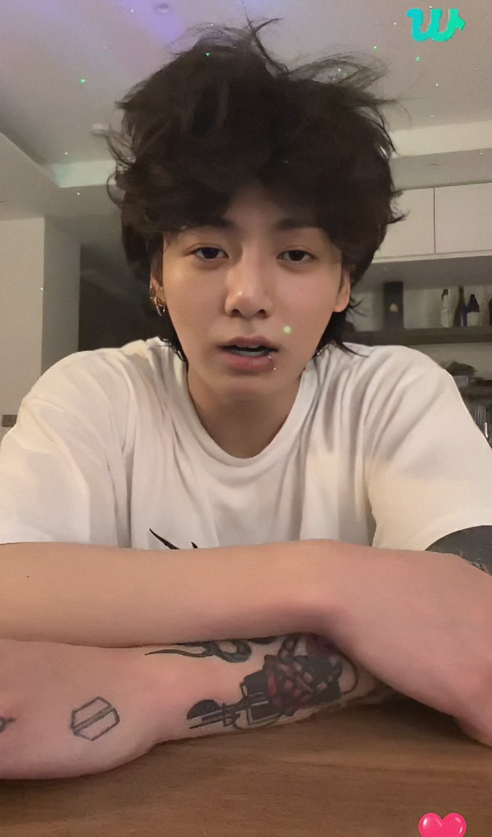 FieryKook_0901's tweet photo. The cutest human being in the world...
#jungkooklive #exerciselive #JKLive https://t.co/cnEYdZZb1U
