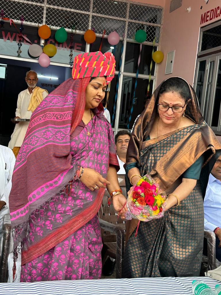 IndiraMeena_'s tweet photo. इस मौके पर अपनों से मिले प्यार और सम्मान के लिए सभी का आभार व्यक्त किया।

#बामनवास #बाटोदा https://t.co/llZpbSRXlB