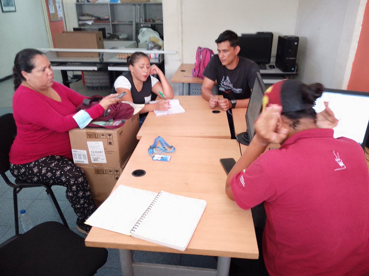 infocentro_Ara's tweet photo. #AlMomento #JUN29  desde la Sede de infocentro Aragua, en discusión de lo que será la ejecución del Plan Vacacional Diver Ciencia desde la Fundación Infocentro. https://t.co/x2vYhe1WKN