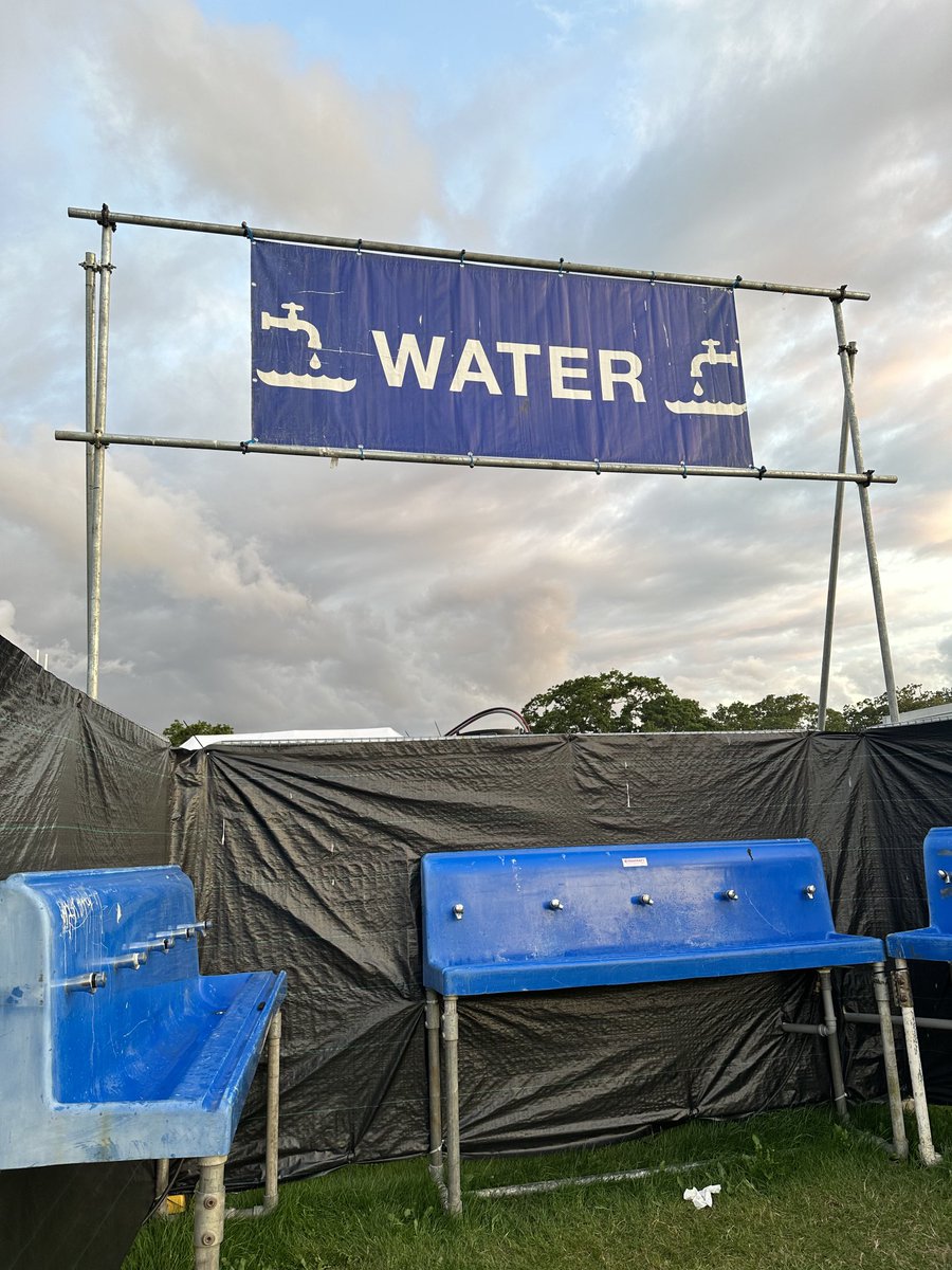 Maybe ⁦@AVIVAStadium⁩ could install one of these ⁦@EoinMcDevitt⁩.🤔I was so busy taking photo at Sting/Blondie concert in ⁦@MalahideCastleG⁩ last night that I missed the feckin’ bar by 2 mins.Sign said closed @10 but barrier closed 9.45 😢⁦@SecondCaptains⁩