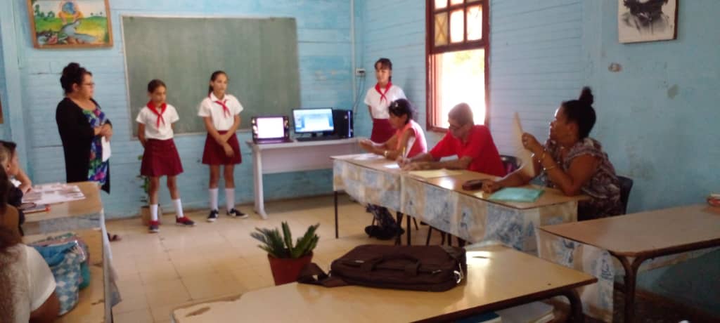 MirbelisT's tweet photo. Importante reconocimiento al proyecto "Por los caminos de la historia" al nivel Primaria en #PrimerodeEnero .Felicidades @MasielyRodrgue1 @DamaraPrezGmez1 @IzquierdoAlons1 @CalderonPineiro https://t.co/jzeYXVRXeX