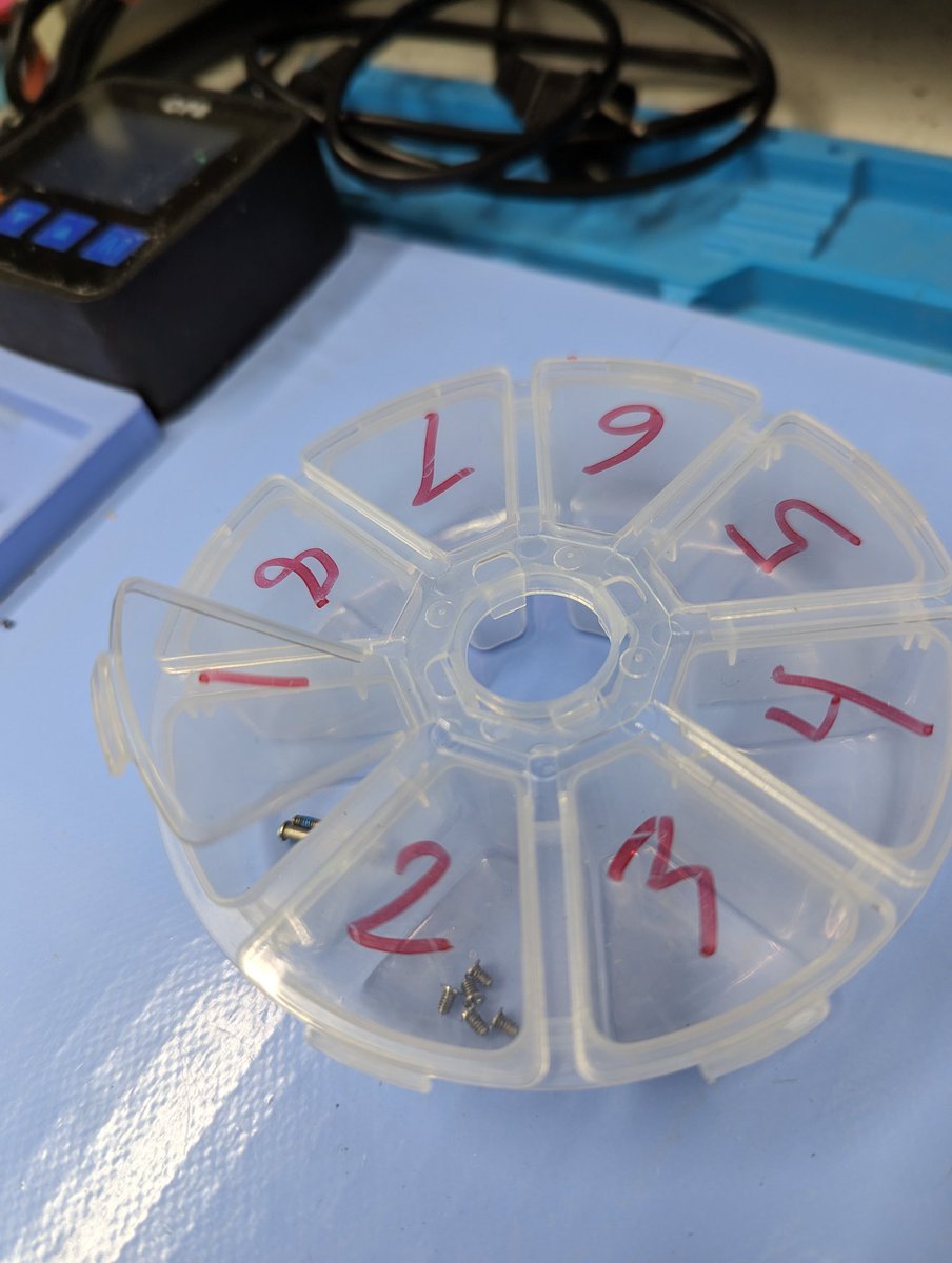 GeekOnTheLoose's tweet image. Our low tech way of keeping our customer's computer screws organized when there are 20 disassembled systems waiting for repair. Fishing sinker storage boxes!

#lowtech #LifeHacks #ThrowbackThursday