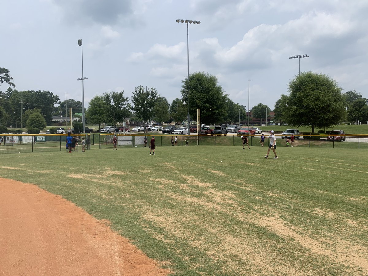 WestsideBSB's tweet image. Enjoying camp at the Anderson Rec, giving back to the community. 

@WestsideBSB @WHSAthleticsSC 

#WEnotME #ThatsWESTSIDE