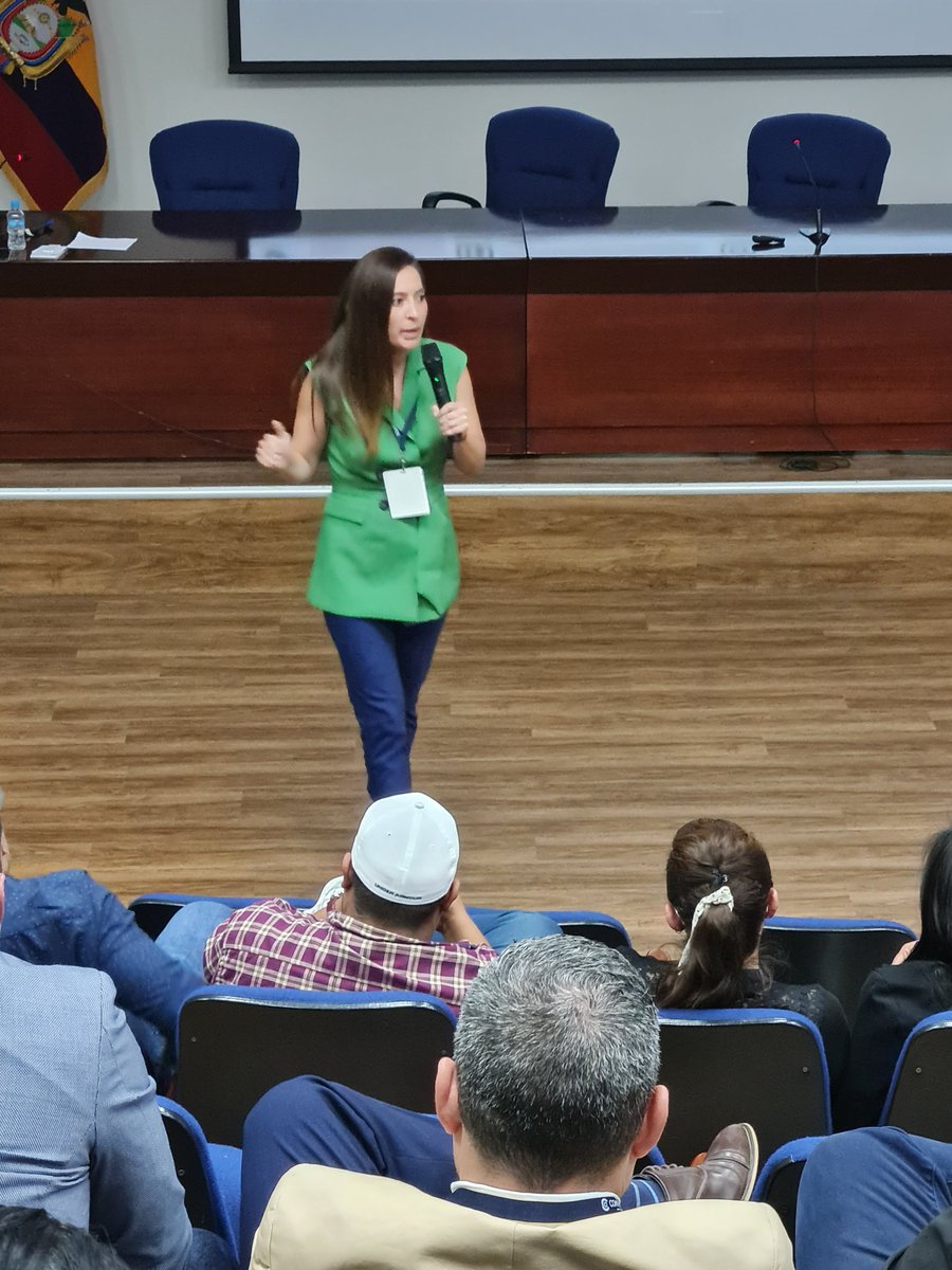 CIEESec's tweet photo. @SofiaMerinoRiv en #COMPOLOCAL destaca la importancia de contar con verdaderos equipos de trabajo, escogiendo a los más aptos para que te acompañen en tu misión. ¡Un buen líder construye su equipo!
#CIEESEC https://t.co/KlfLDhMAqH
