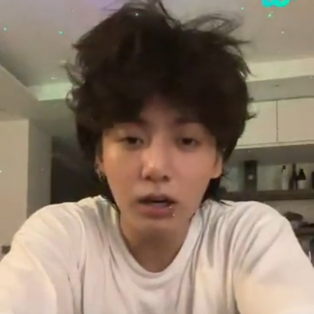 stayalivejksg's tweet photo. Jungkook live:
 
Como empezo              Como termino https://t.co/dNBLvkpBuQ