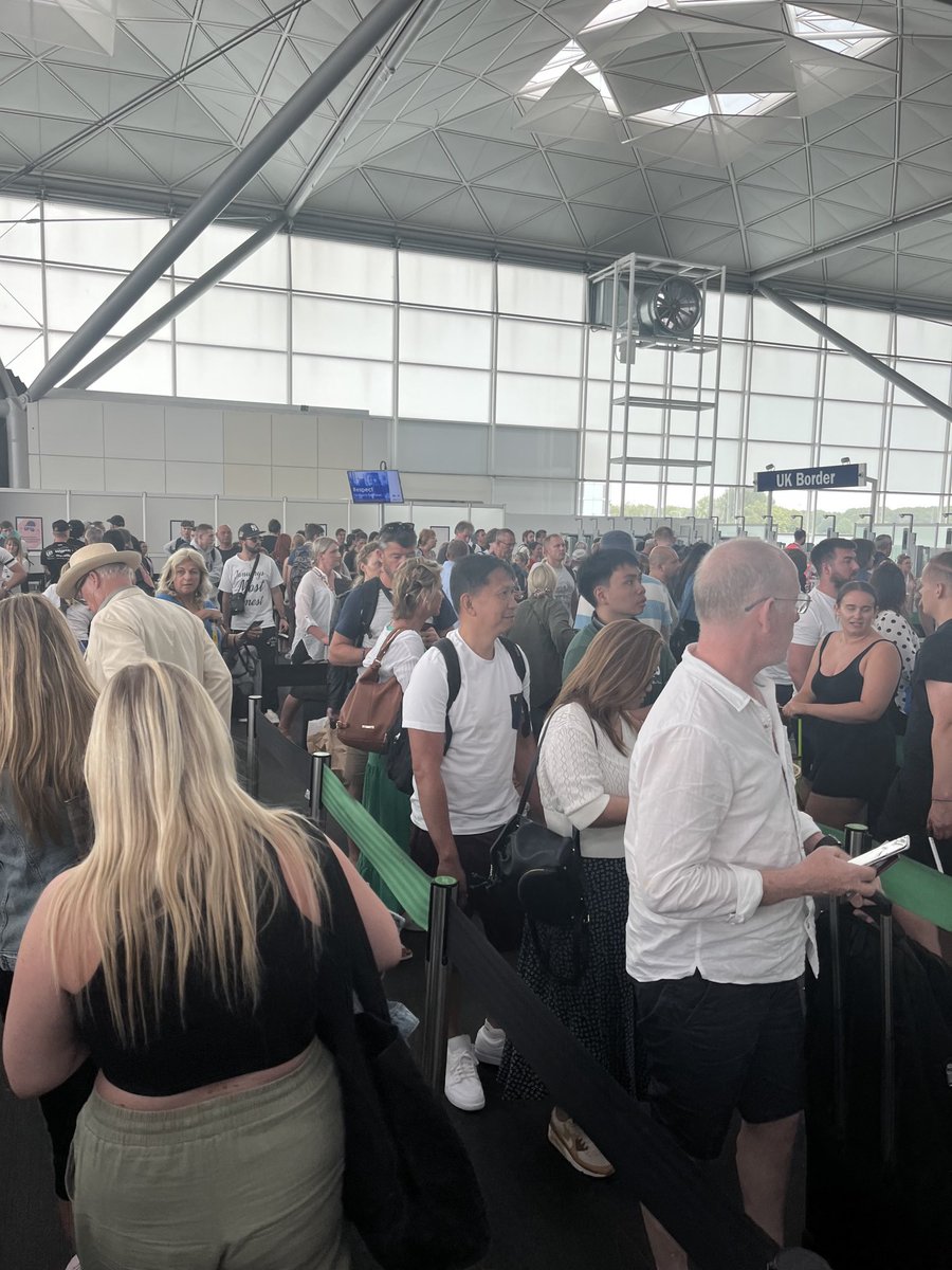 DraperRaydraper's tweet image. Arrived back at Stansted this afternoon, wish I had come back by boat on the south coast. No border controls there! 🤷‍♂️Born and bred British and treated like invaders.Something has to change, and quickly 🇬🇧🇬🇧🇬🇧🇬🇧