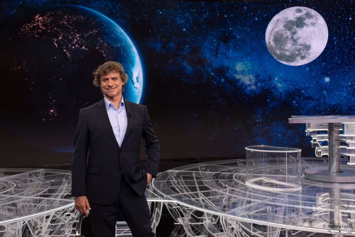 Questa sera alle 21.25 su <a href="/RaiUno/">Rai1</a> parte #Noos – L’avventura della conoscenza, il nostro nuovo programma di divulgazione scientifica. Ai temi centrali di #Superquark sulle più importanti novità scientifiche si affiancano nuovi argomenti. Vi aspetto!