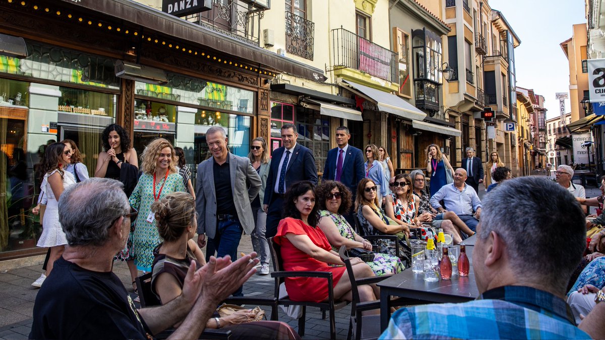 meritxell_batet's tweet photo. #León, reconocida por  @UNESCO como cuna del parlamentarismo, acoge la Conferencia con motivo del #DíaDelParlamentarismo que inaugura la dimensión parlamentaria de la Presidencia española de la #UE.
Gracias a las y los leoneses por el cálido recibimiento.

#EU2023ES
#PARLEU2023ES https://t.co/QOovR71XIx